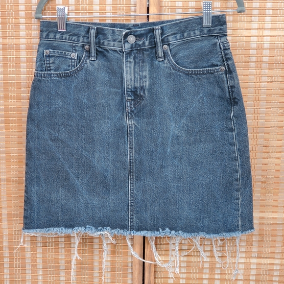 Levis Denim Black Mini Skirt with Raw Hem Size 25 - Picture 1 of 9